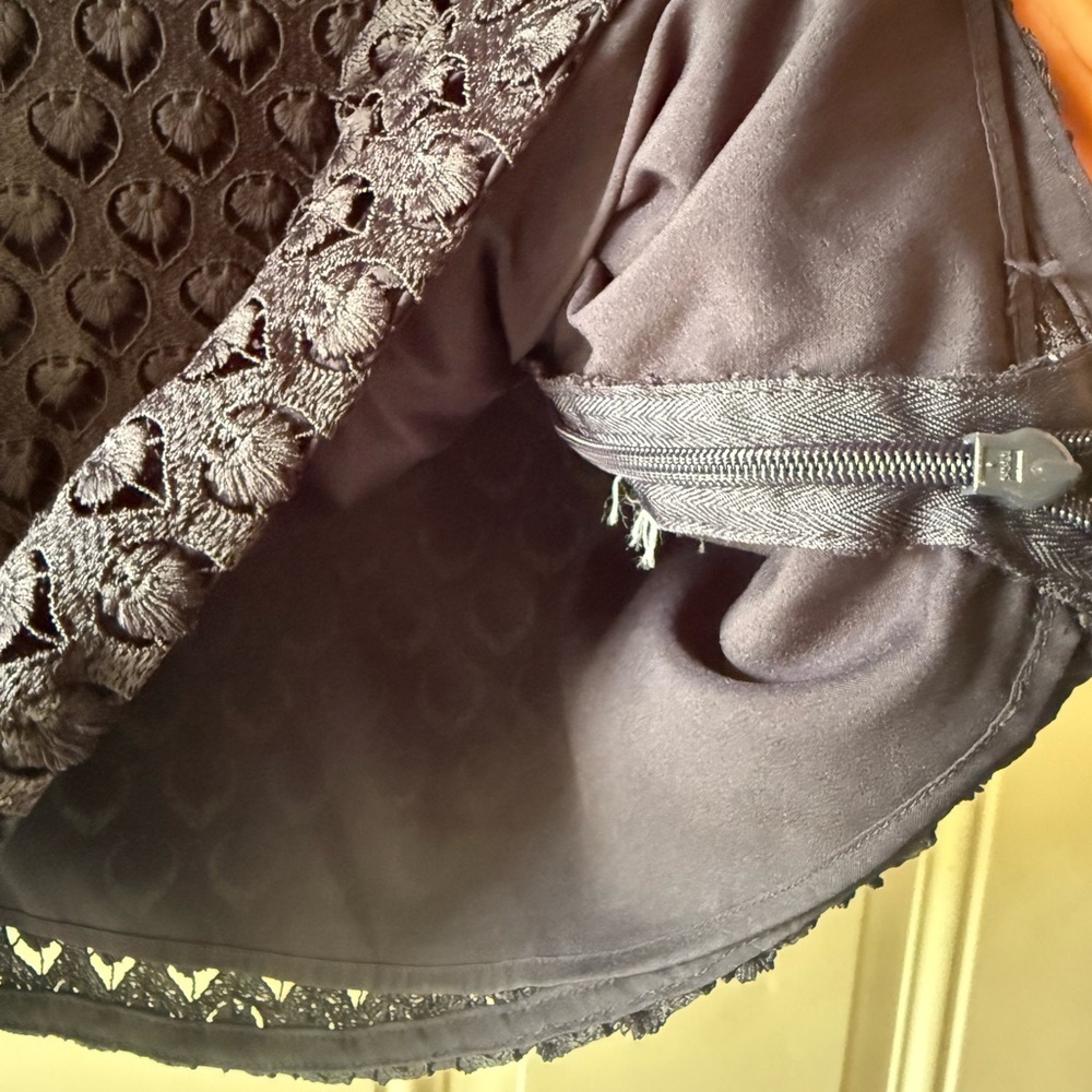 🔥3/$18 rsvp by Talbots Navy Blue Eyelet Lace Blouse - Picture 8 of 8